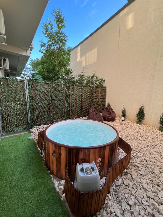 Downtown Hidden Garden With Jacuzzi In Bucharestアパートメント エクステリア 写真