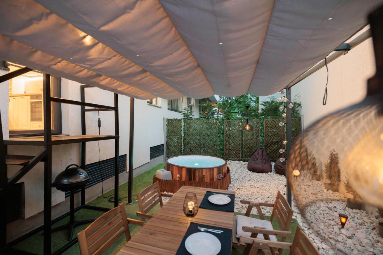 Downtown Hidden Garden With Jacuzzi In Bucharestアパートメント エクステリア 写真