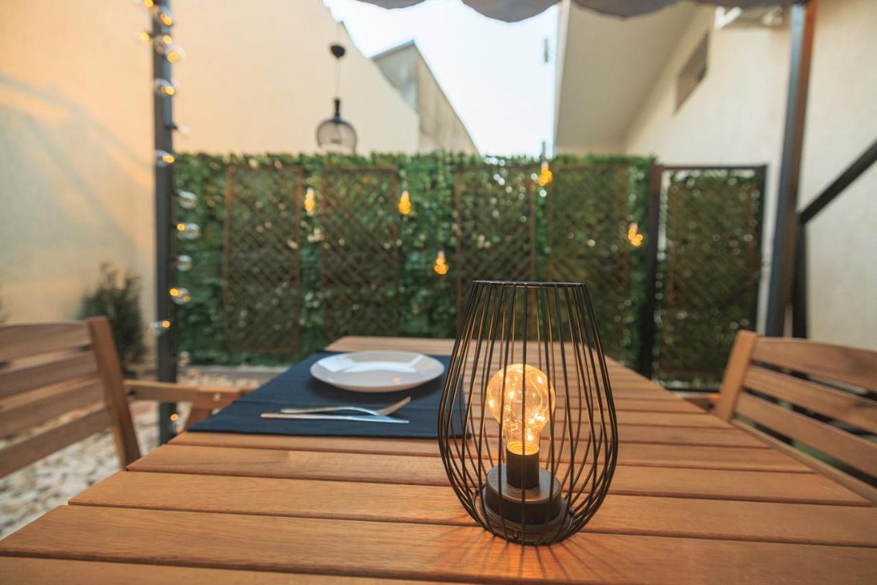 Downtown Hidden Garden With Jacuzzi In Bucharestアパートメント エクステリア 写真