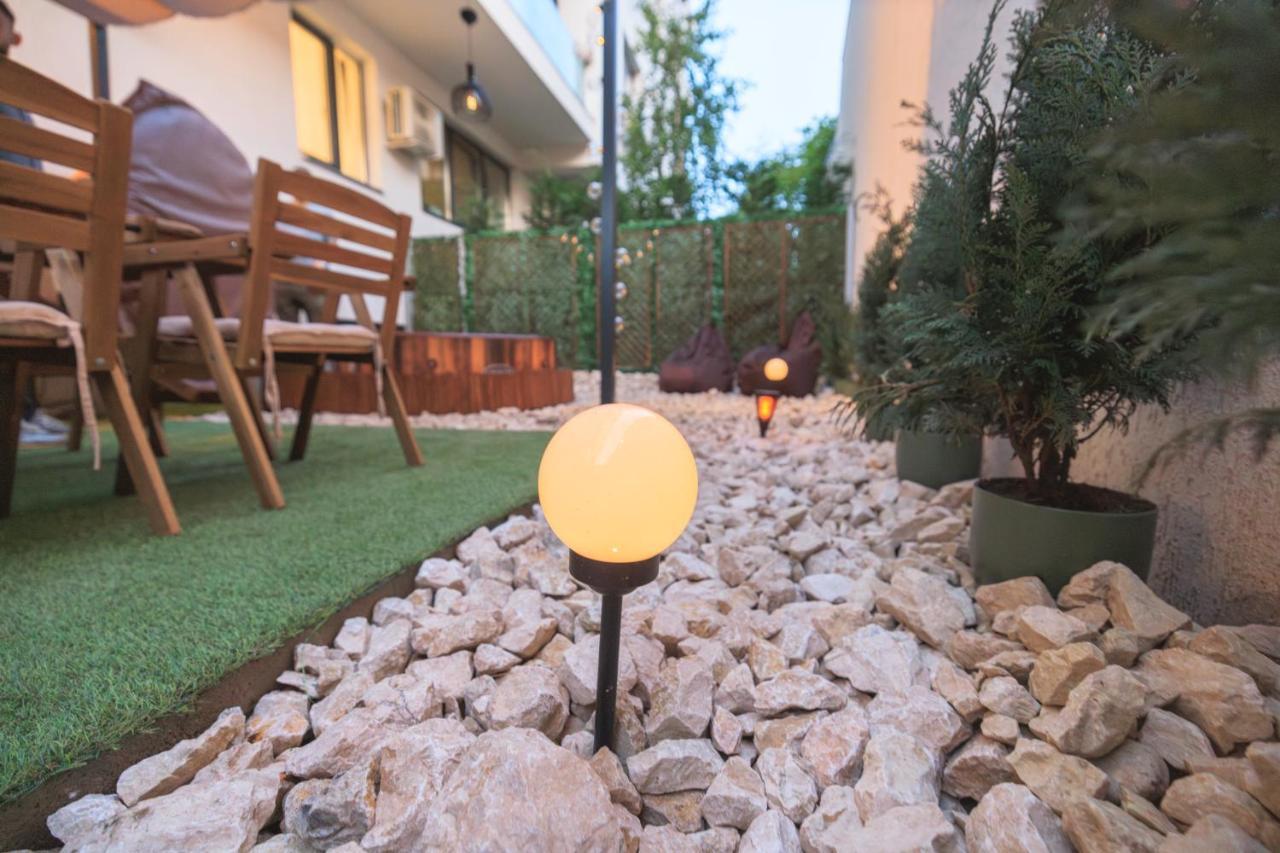 Downtown Hidden Garden With Jacuzzi In Bucharestアパートメント エクステリア 写真