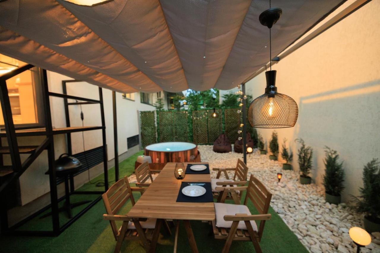 Downtown Hidden Garden With Jacuzzi In Bucharestアパートメント エクステリア 写真