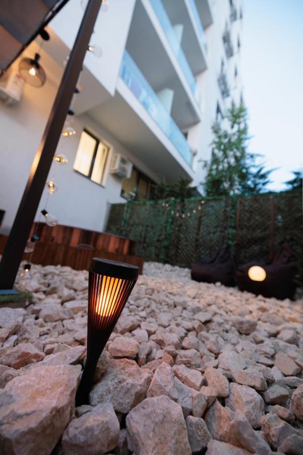 Downtown Hidden Garden With Jacuzzi In Bucharestアパートメント エクステリア 写真